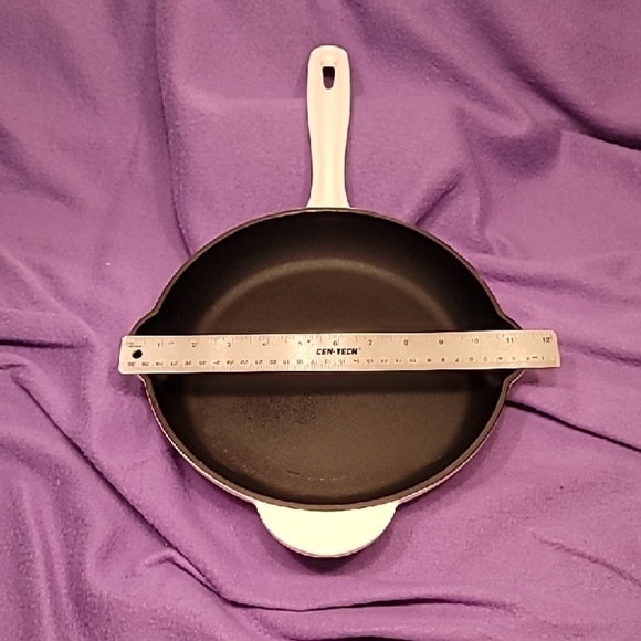 0705. inspired home Bel Fer White Enameled Cast Iron 10.25" Skillet Limited Ed. - Picture 5 of 7